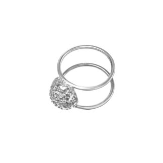 Wygodny srebrny pierścionek do kobiet ceniących unikatowy design.