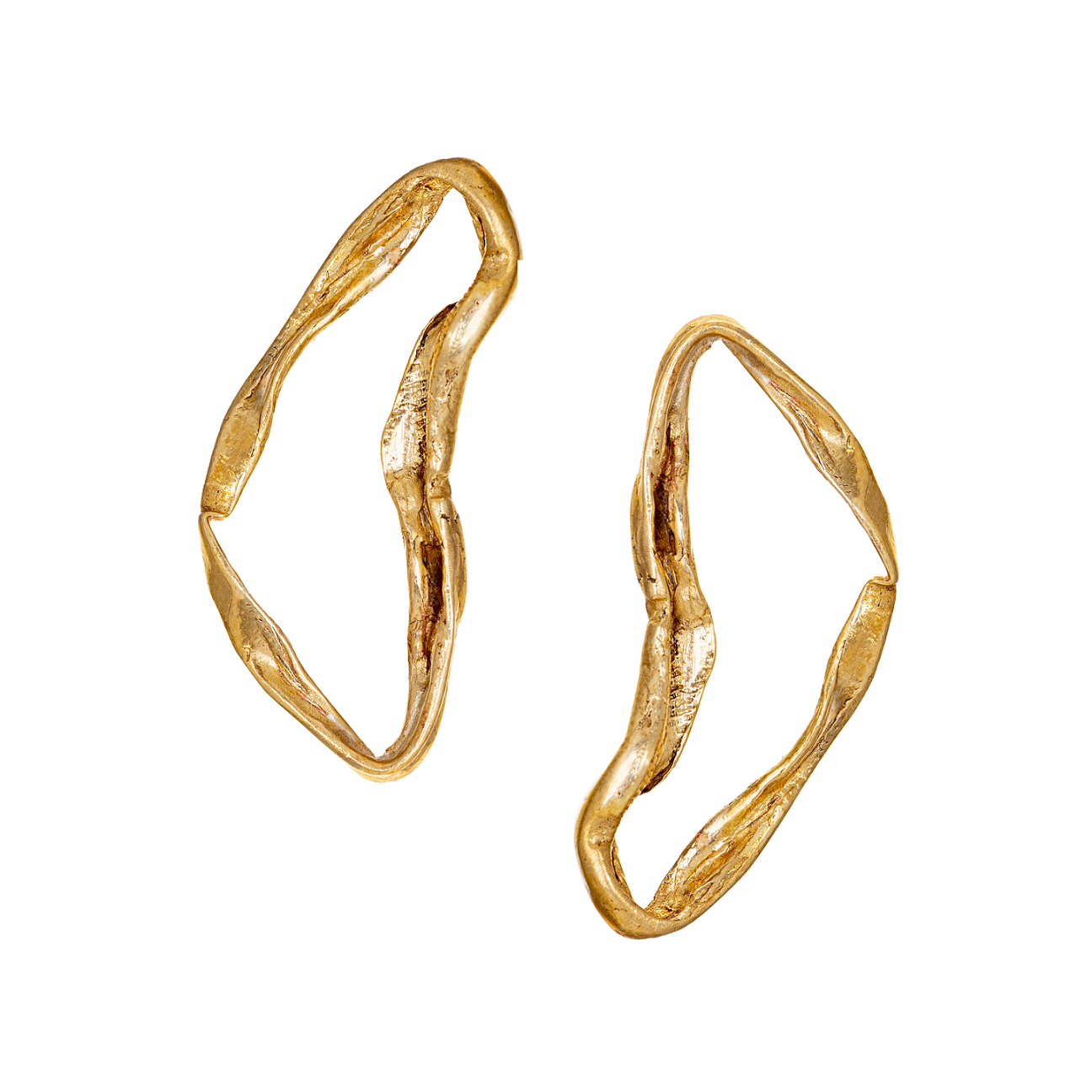 Kolczyki Odbicie to ręcznie wyrzeźbione w wosku i odlane jako unikaty.