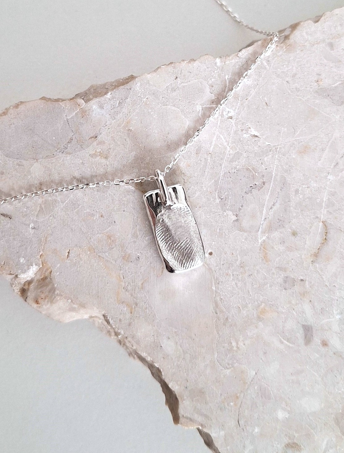 naszyjnik_z_odciskiem_palca_prostokat_meski_dla_mezczyzny_mam_magdalen_michalak_bizuteri